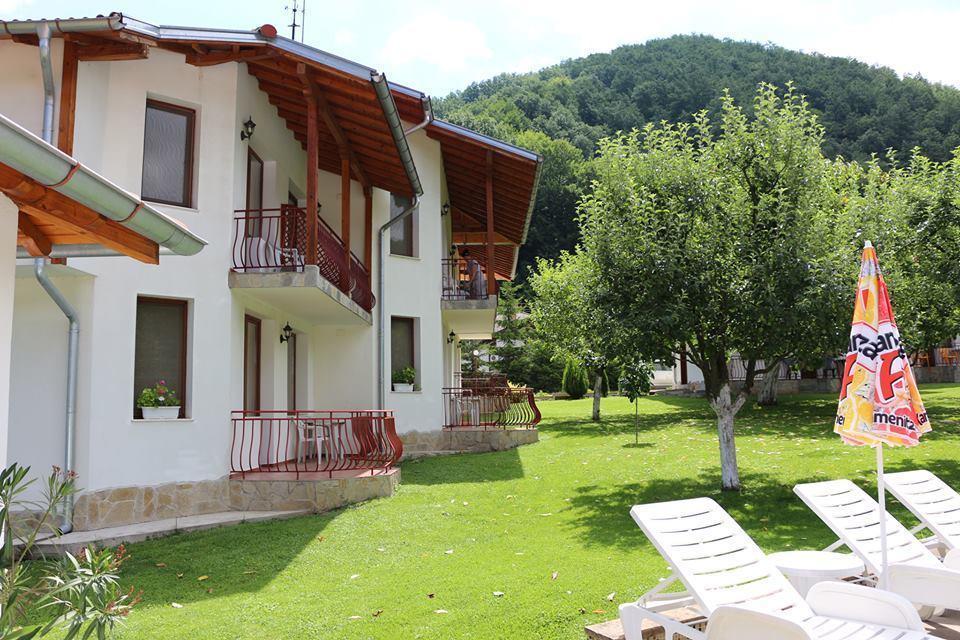 By The River Hotel Complex Balkanets  Dış mekan fotoğraf
