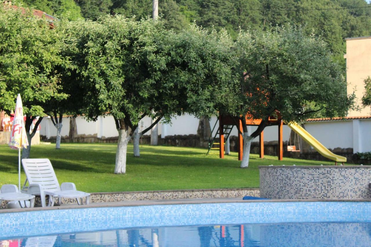 By The River Hotel Complex Balkanets  Dış mekan fotoğraf